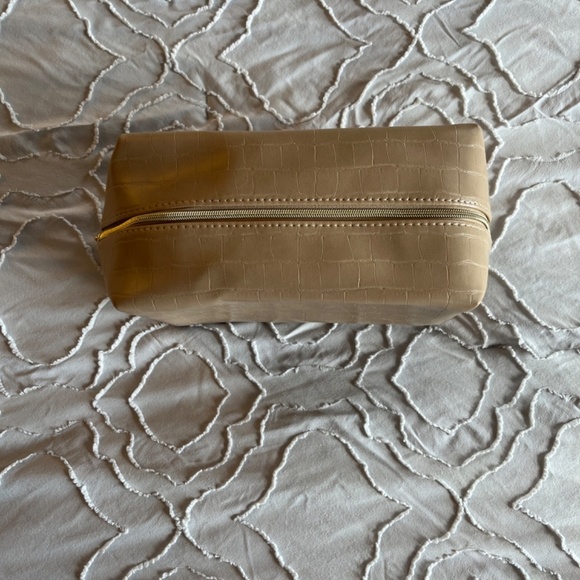 NIB/NWT Ulta Faux Crocodile Leather Makeup Bag - Picture 4 of 6